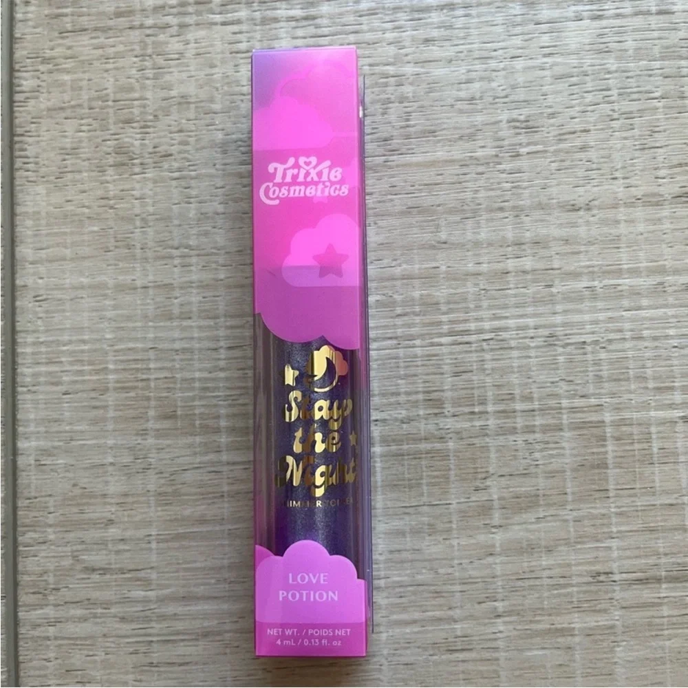 TRIXIE COSMETICS Stay The Night Shimmer Topper
